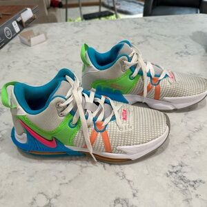 Nike Lebron Witness 7 Basketball Shoes Size - 8.0 Grey Fog/Hyper Pink